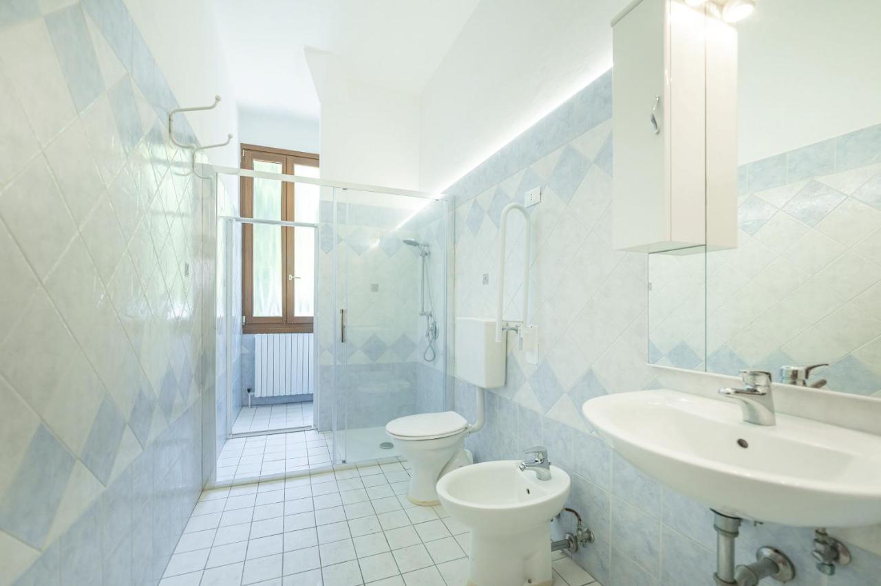 Arte E Cinema - 10 Min Da Venezia Apartment Mestre Exterior photo